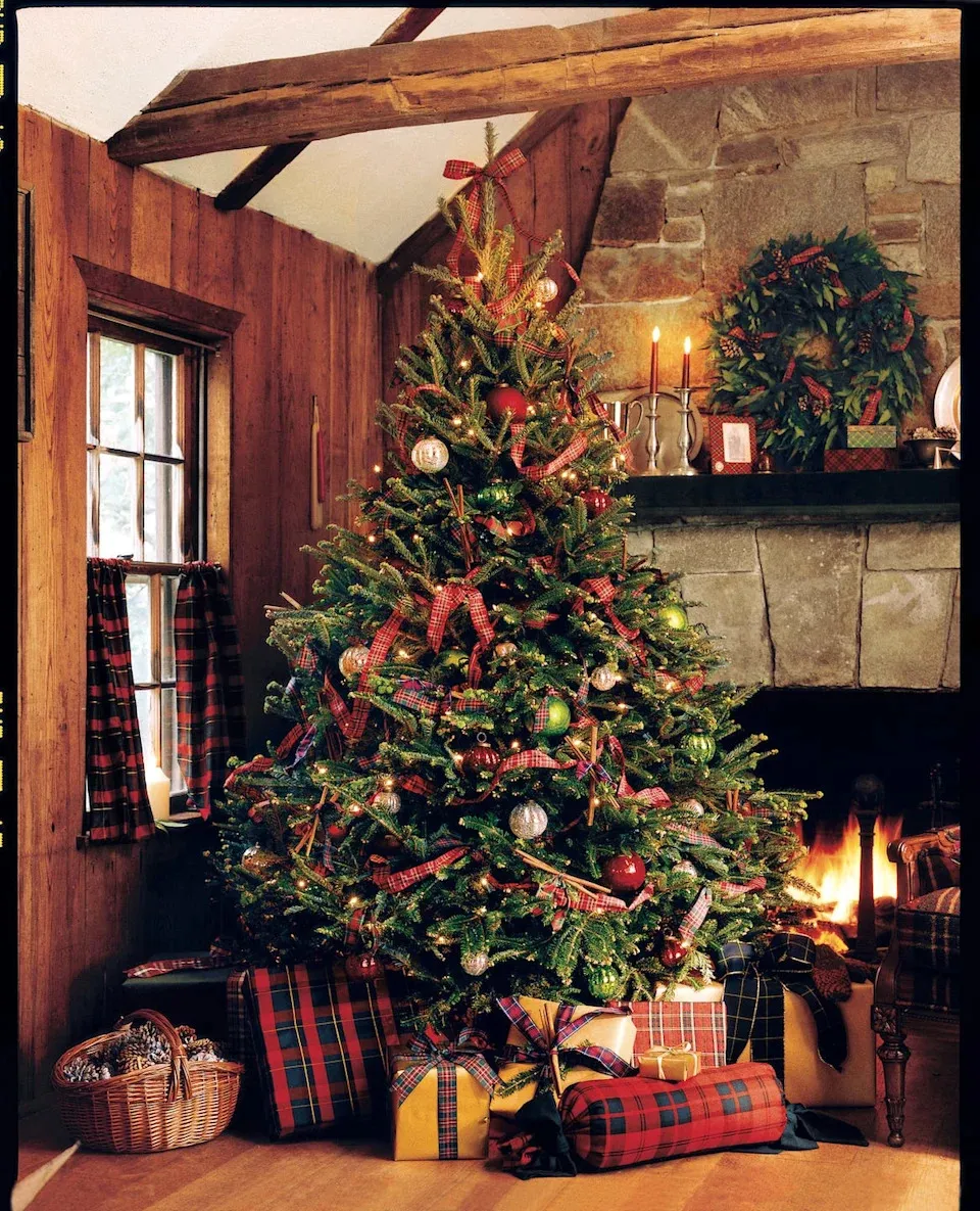 23 Best Christmas Tree Ribbon Decorating Ideas to Twirl Up Your Tree