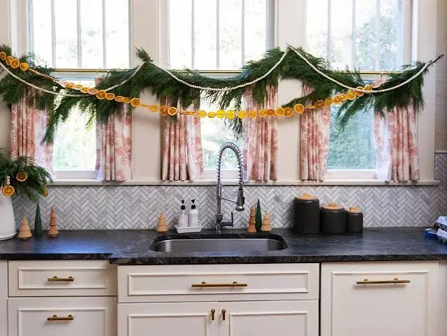 24 Modern Cottage Christmas Decorating Ideas To Bring Your Cozy Holiday  Dreams to Life | HGTV