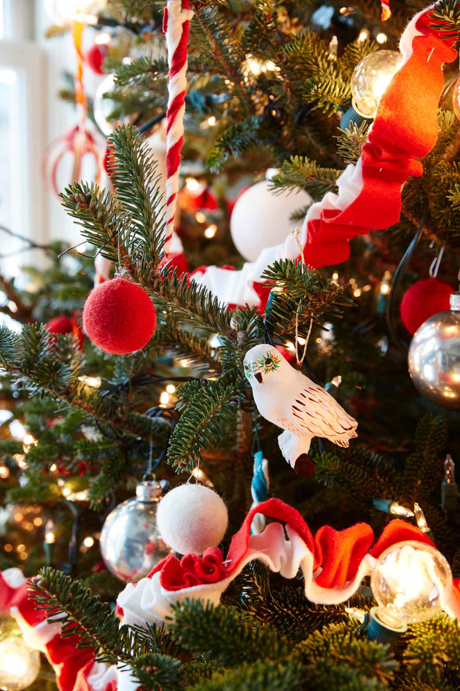 24 Red and White Christmas Decor Ideas for a Classic Holiday Home