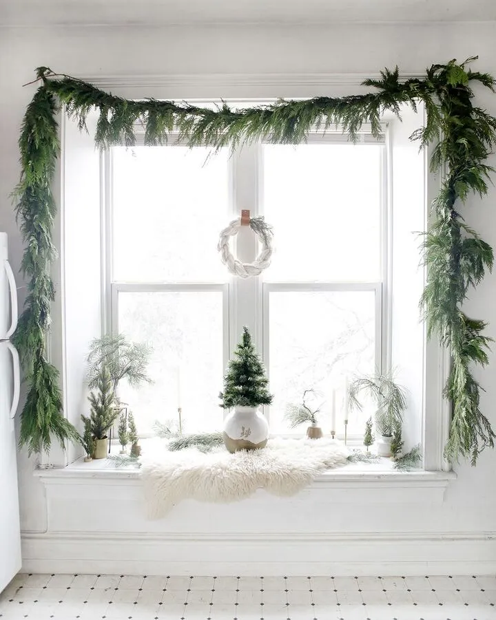 25 Enchanting Christmas Window Decorations Ideas for Holiday