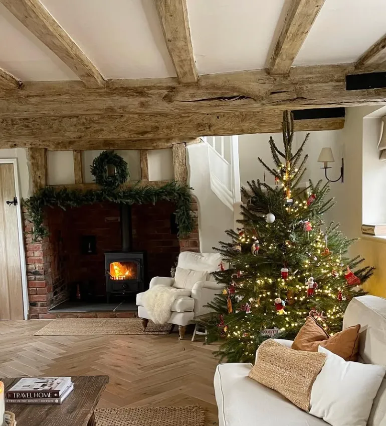 25 Farmhouse Christmas Tree Ideas to Transform Your Decor