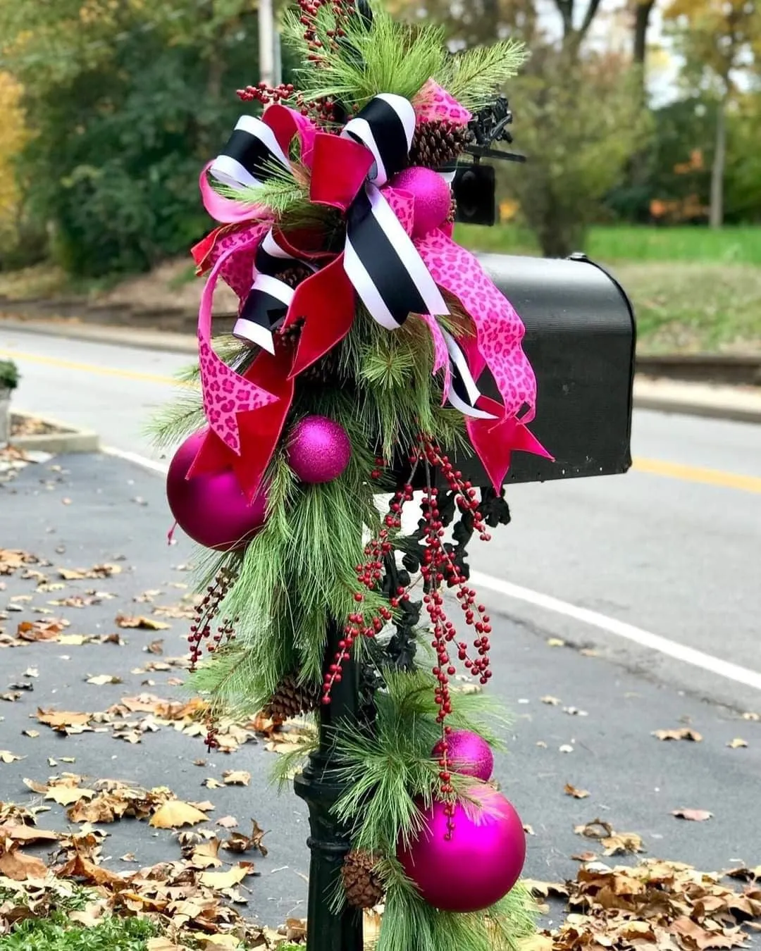 25 Wicked Christmas Decor Ideas That Are Totally Spellbinding