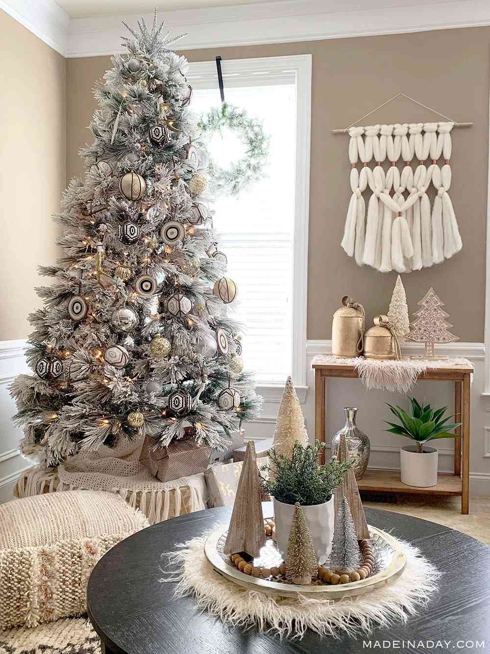 27 Flocked Christmas Tree Decorating Ideas That Will Charm You