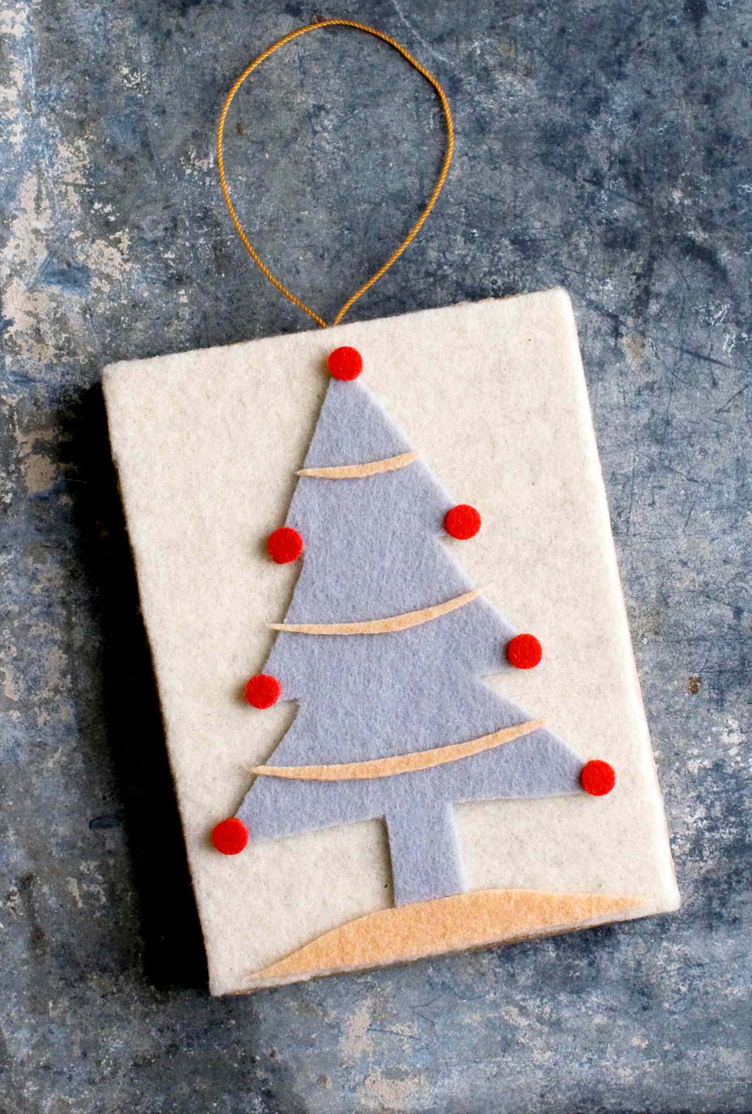 28 DIY Felt Ornaments for a Festive Christmas Tree