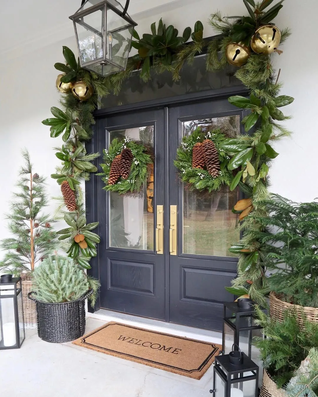 30 Christmas Porch Decor Ideas That Will Make Guests Stop Before They Even  Knock