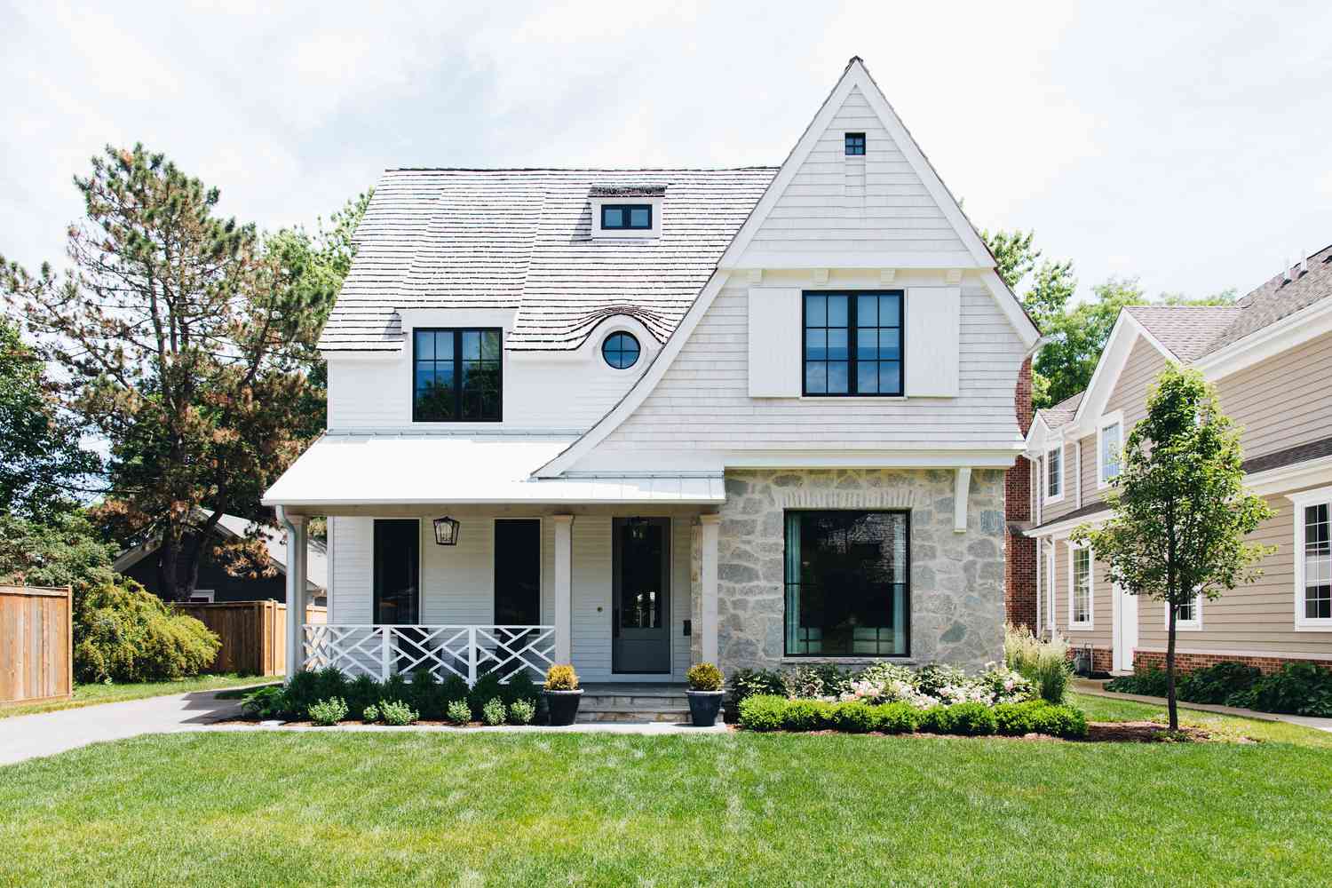 30 Porch Railing Ideas for a Stylish Outdoor Area