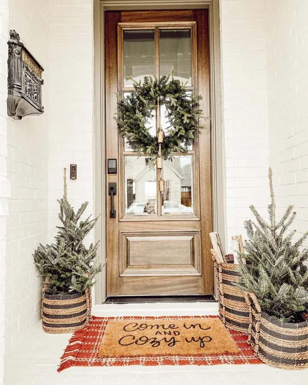 30 Stunning Farmhouse Christmas Front Porch Decor Ideas for a Warm Holiday Welcome - Decor Home Original