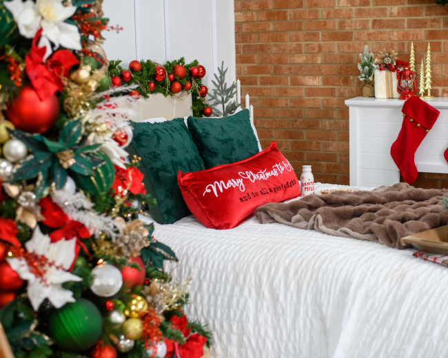 32 Best Christmas Photoshoot Locations for Rent Near Me | Peerspace