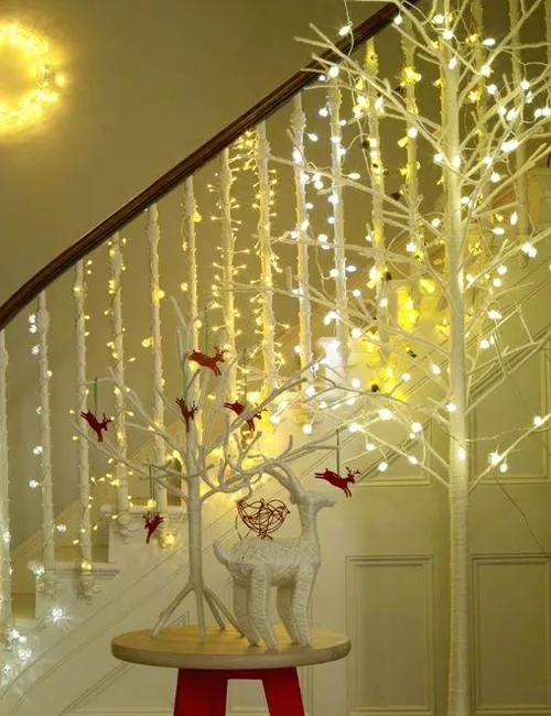 33 Christmas Decorating Ideas for Festive Staircase Designs