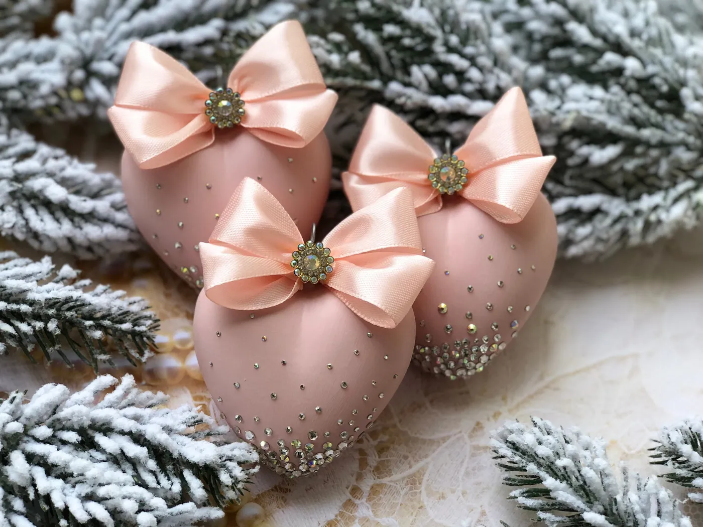 34 Pink Christmas Decor Ideas for a Nontraditional Twist Pink Christmas Decoration Hamdmade