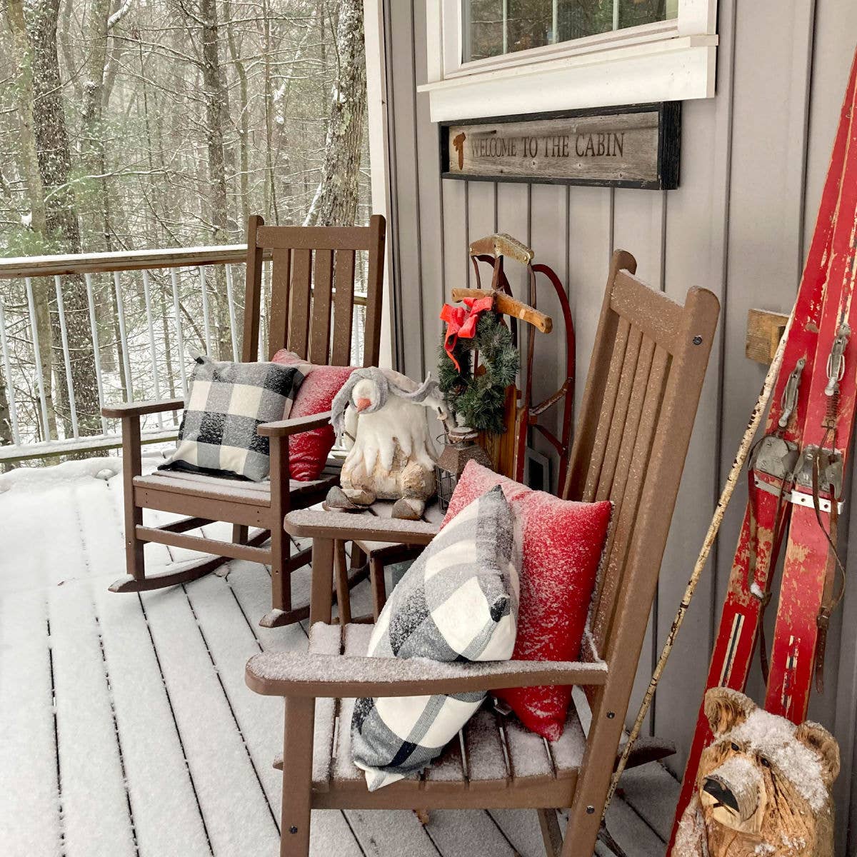 35 Best Christmas Porch Decorations to Brighten Up the Whole Neighborhood -  Parade Home & Garden