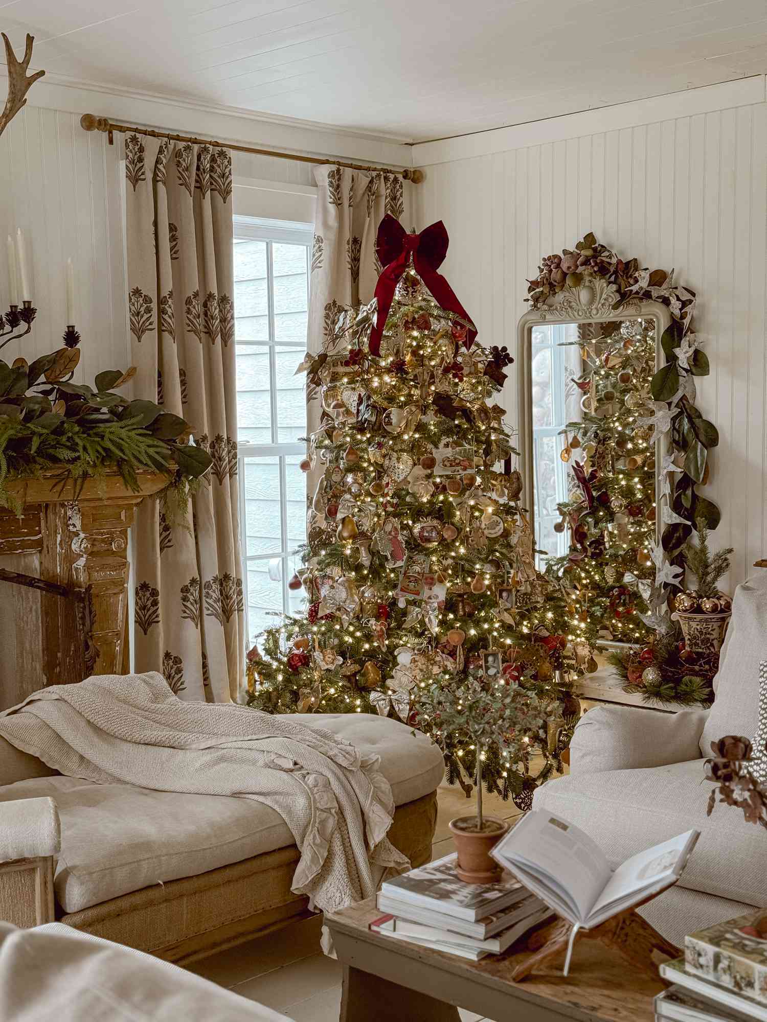 38 Christmas Tree Ribbon Ideas for a New Take on a Classic Look