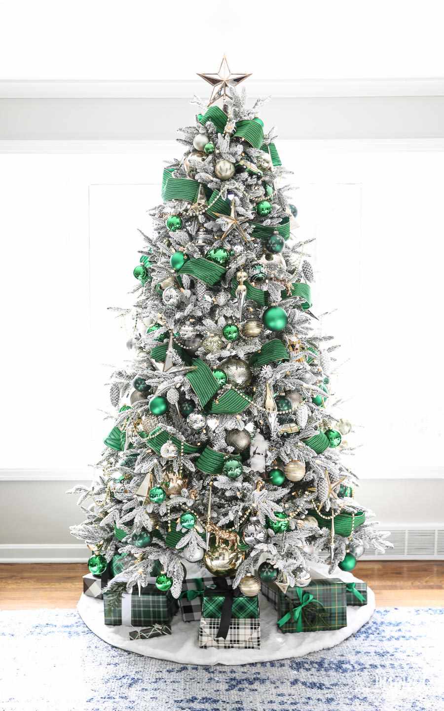 38 Christmas Tree Ribbon Ideas for a New Take on a Classic Look