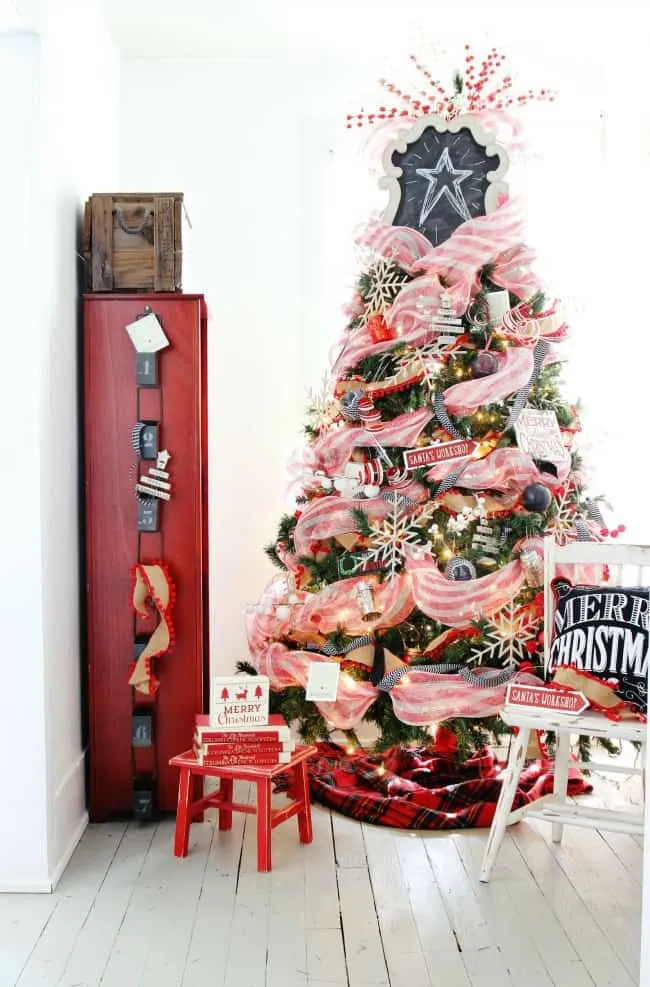 38 Christmas Tree Ribbon Ideas for a New Take on a Classic Look