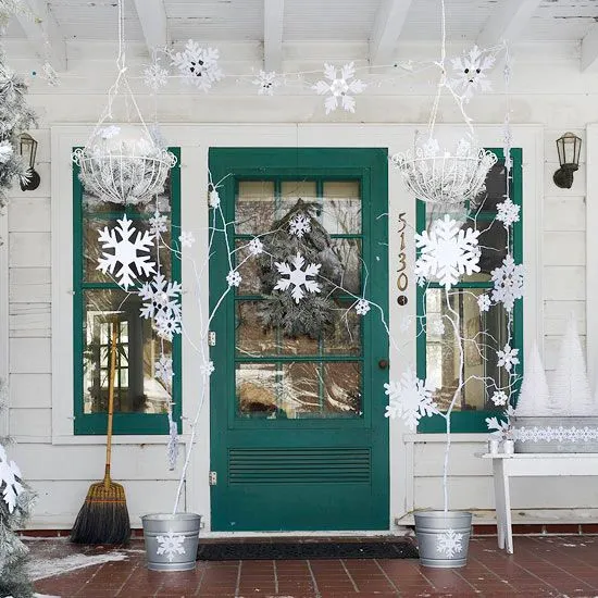 40 Festive Ideas for Front Door Christmas Decorations