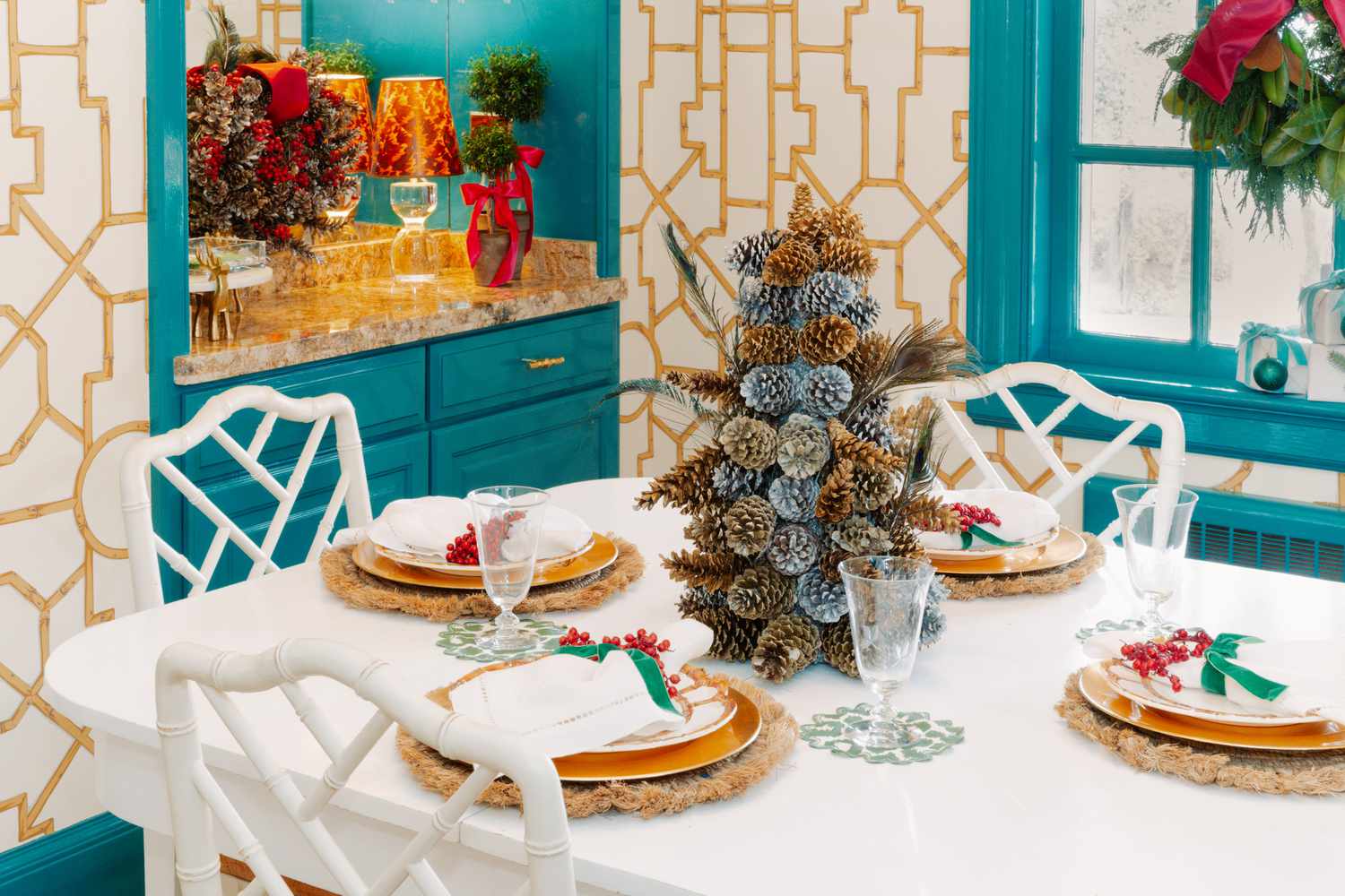 40 Pretty Christmas Tablescape Ideas for a Festive Holiday