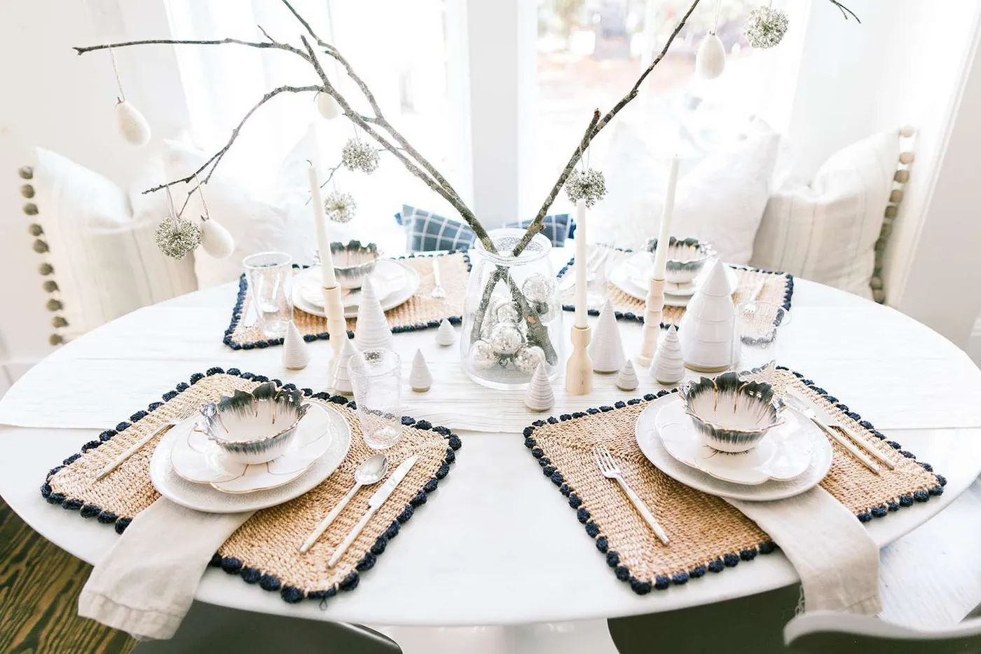 40 Pretty Christmas Tablescape Ideas for a Festive Holiday