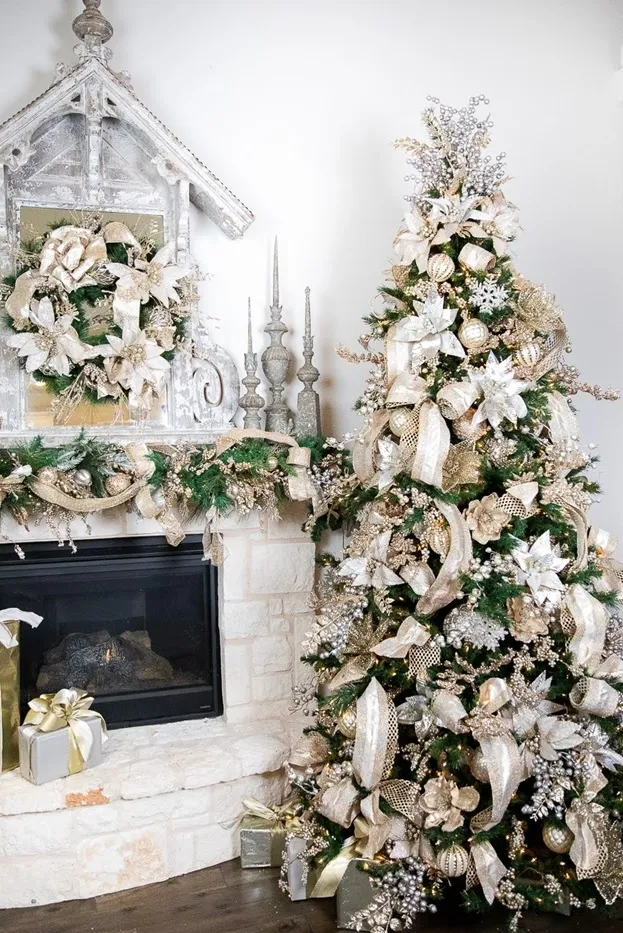 5 Delightful Looks for your Gold Decorative Christmas Tree - Decorator's Warehouse