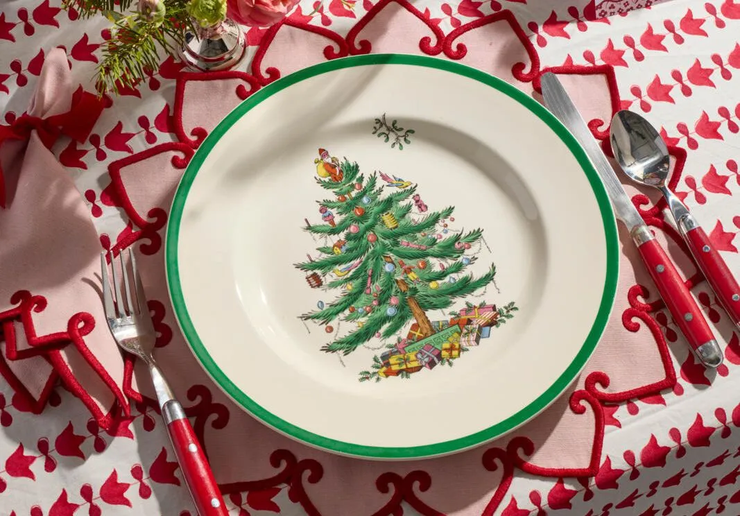 5 Holiday Dinnerware Trends You'll See In Southern Homes This Christmas