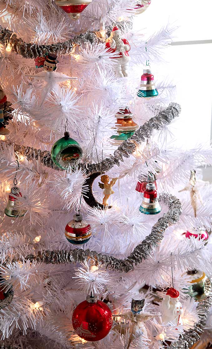 5 ICONIC VINTAGE CHRISTMAS DECOR ITEMS STORY