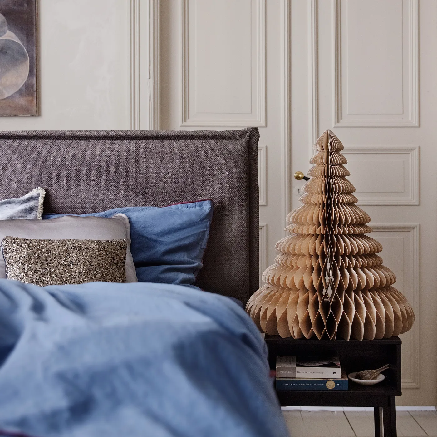 5 Tips: How to Create Christmas Atmosphere in Your Bedroom! -