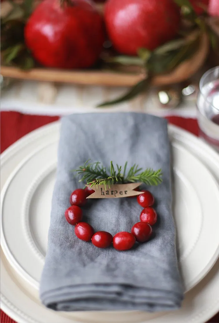 56 Christmas Table Decorating Ideas for Holiday Cheer