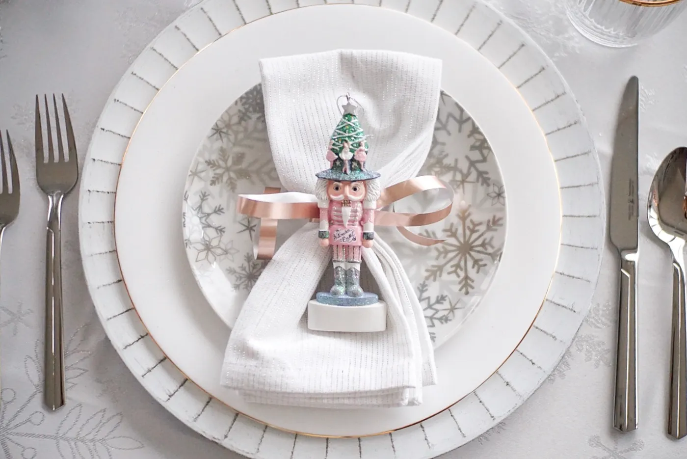 6 WAYS TO CREATE A FESTIVE AND BRIGHT TABLESCAPE THIS HOLIDAY SEASON – All  Style Life