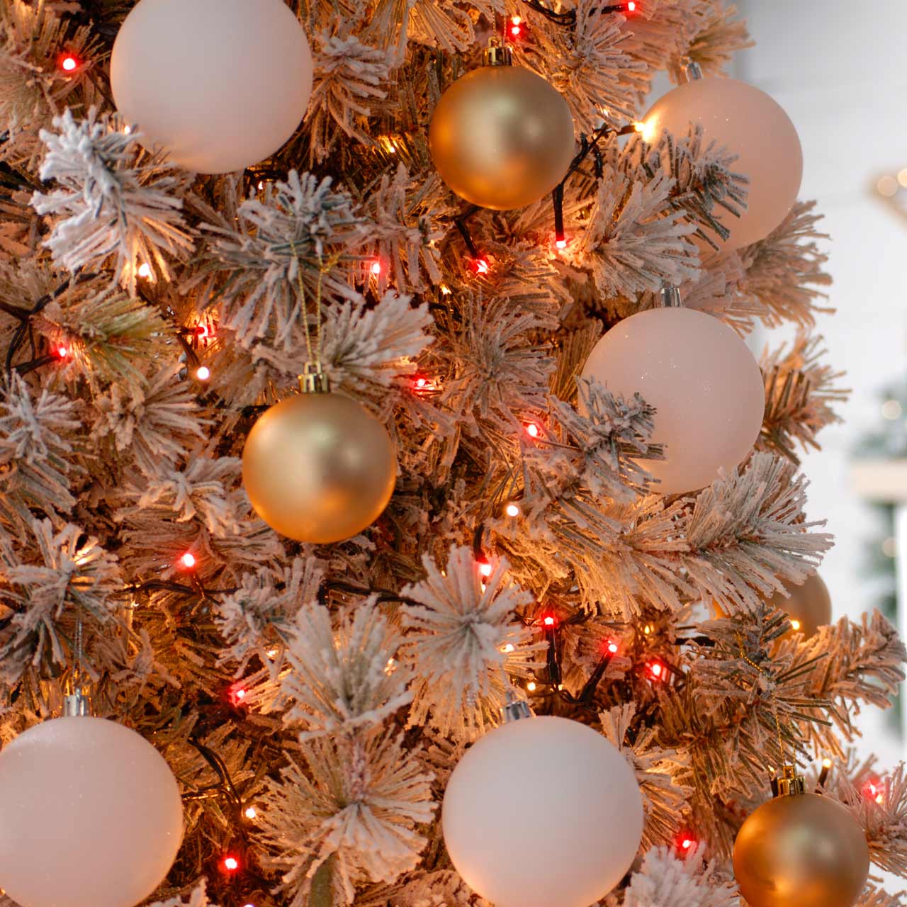 7 On-Trend Themes for Your Christmas Tree Lights | Lightbulbs Direct