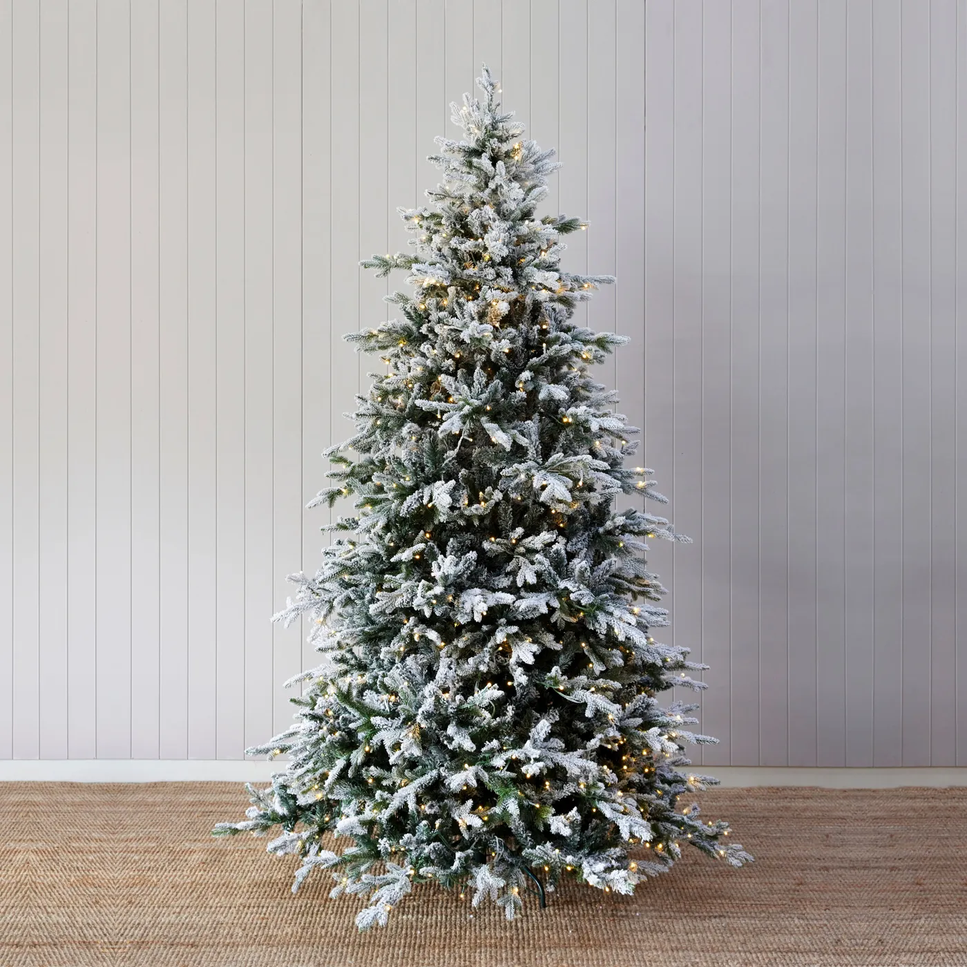 7.5 Ft. Norwegian Pine Snow Tree - 800 LED – Holly & Ivy