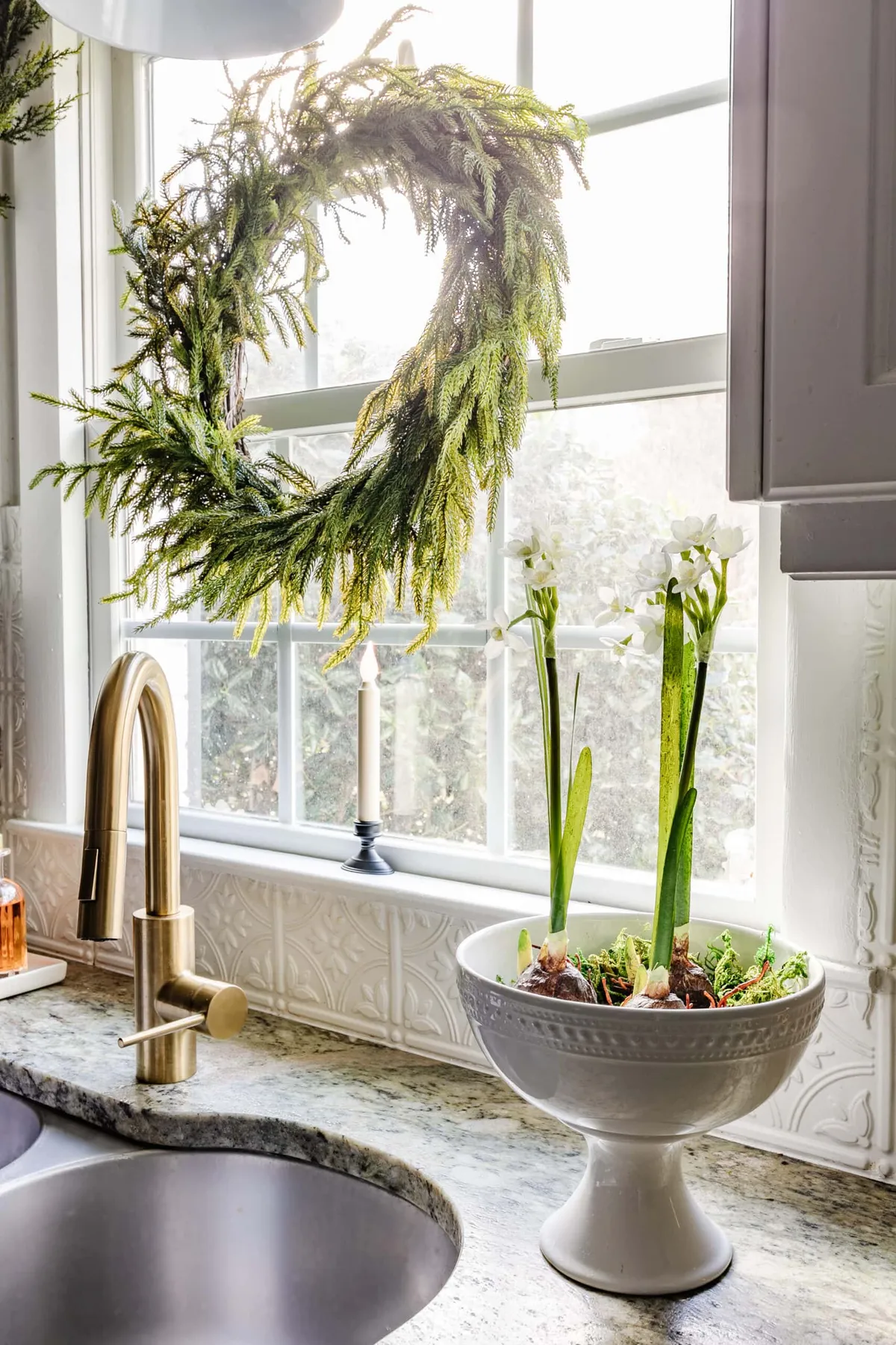 9 Quick Christmas Kitchen Decor Ideas - Bless'er House