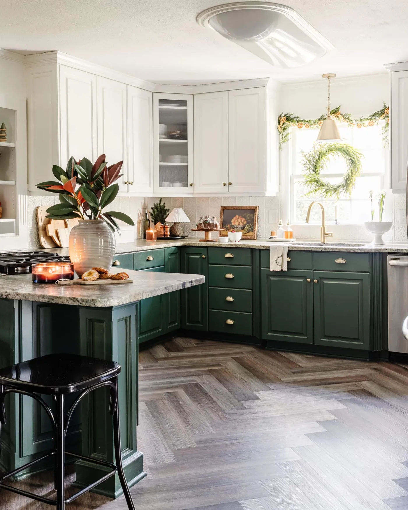 9 Quick Christmas Kitchen Decor Ideas - Bless'er House
