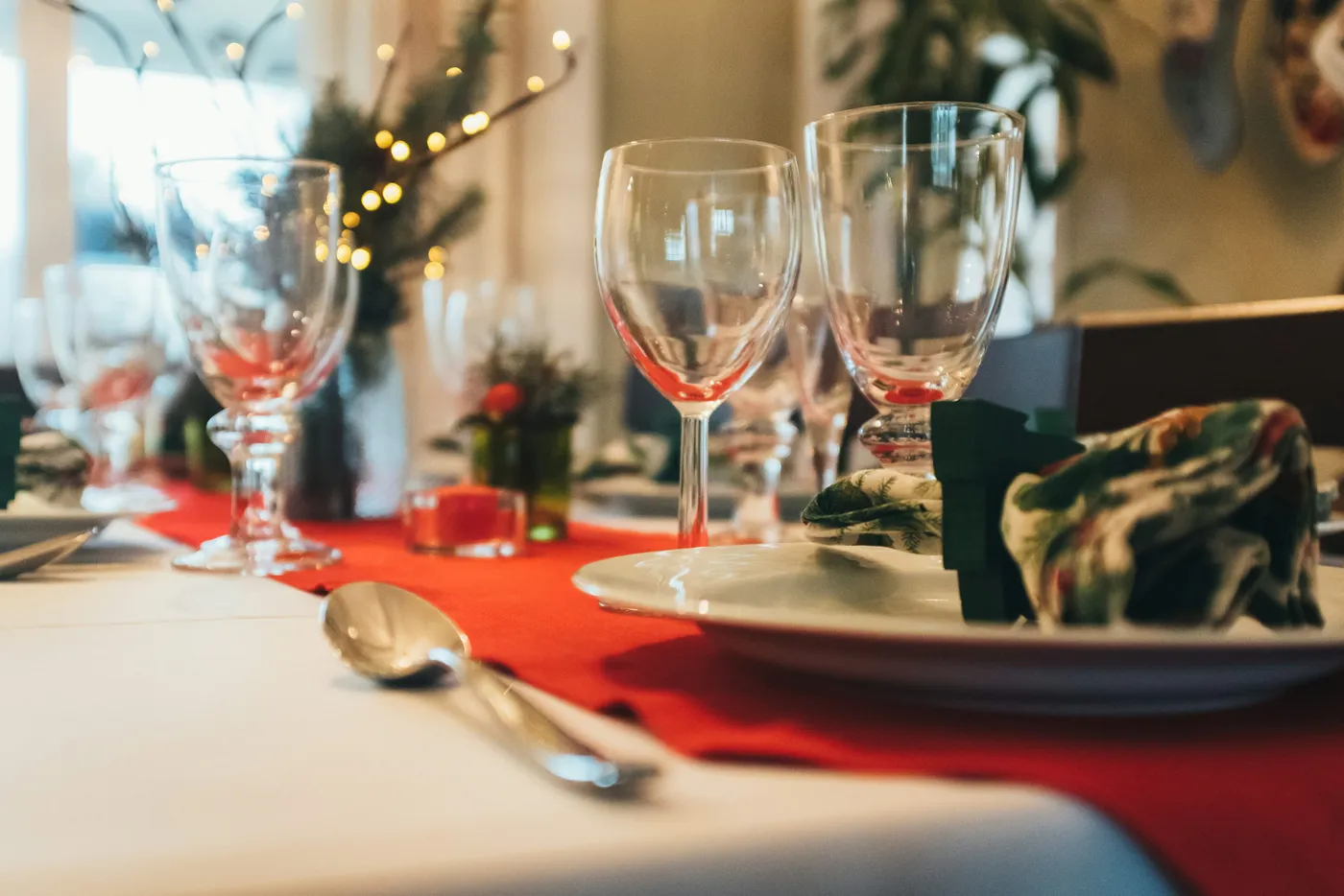 A close up of a table with wine glasses - Free Photo on Unsplash