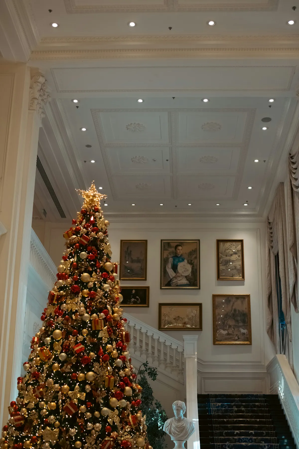 A decorated christmas tree in a grand hall
