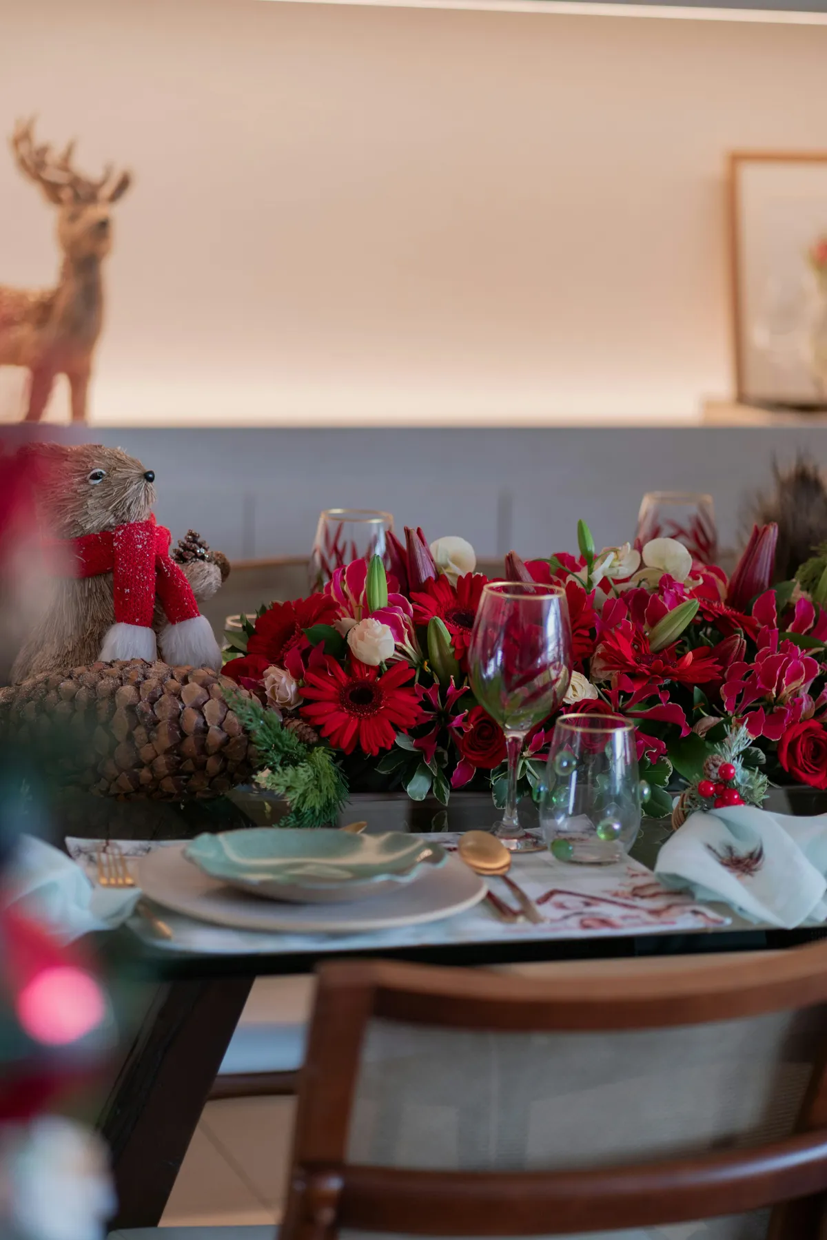 A dining room table set for christmas dinner - Free Photo on Unsplash