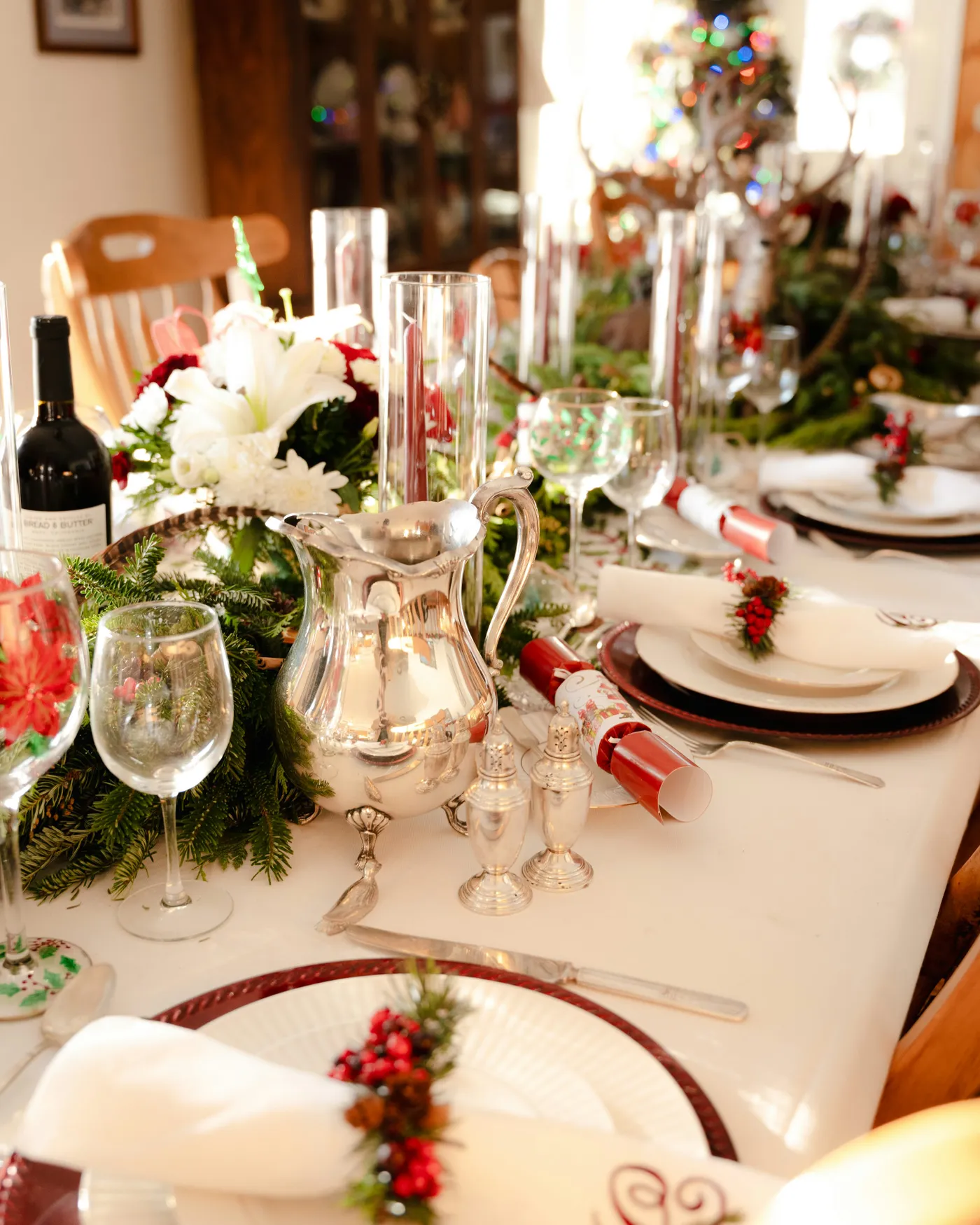A dining room table set for christmas dinner photo – Free Green Image on  Unsplash