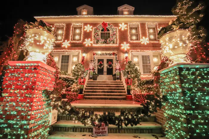 A local's guide to enjoying the Dyker Heights Christmas Lights - Gothamist