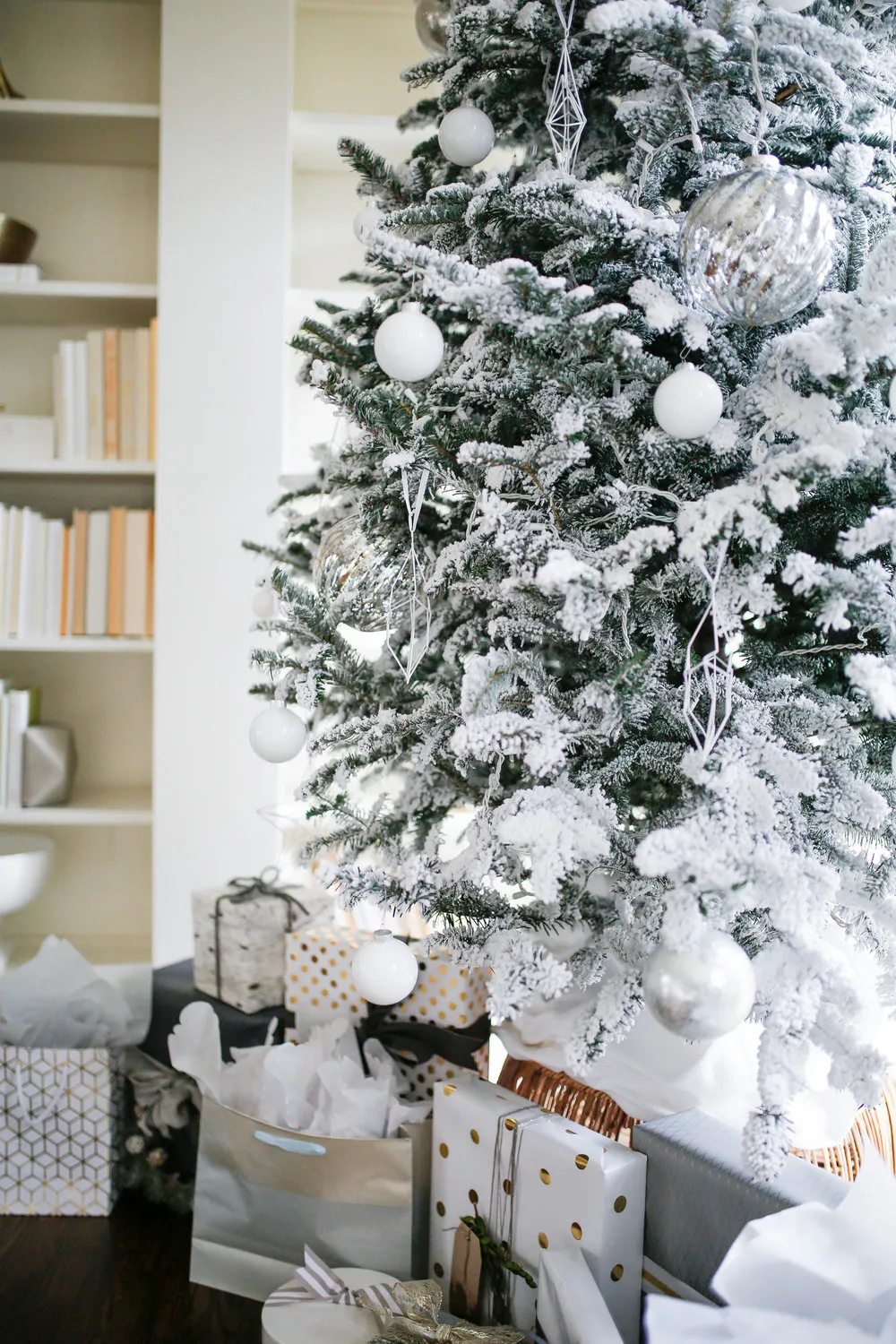 A SIMPLE + MODERN CHRISTMAS | Living With Landyn