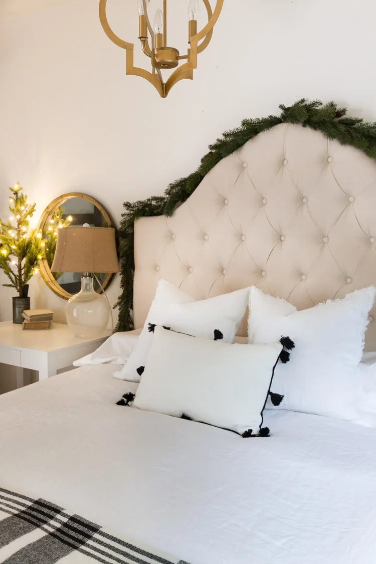 A Simply Decorated Christmas Bedroom - zevy joy