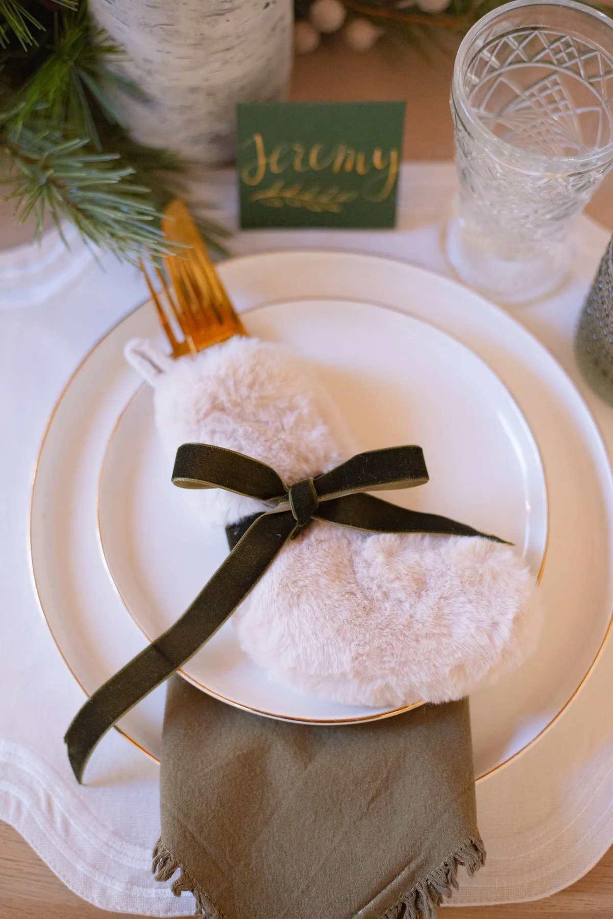A Winter Wonderland Table Setting - The Every Hostess