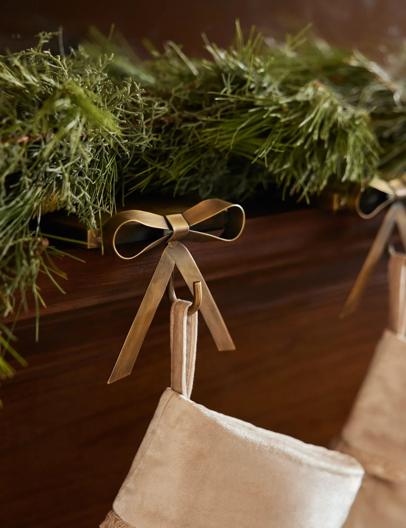 Adea Bow Stocking Holder