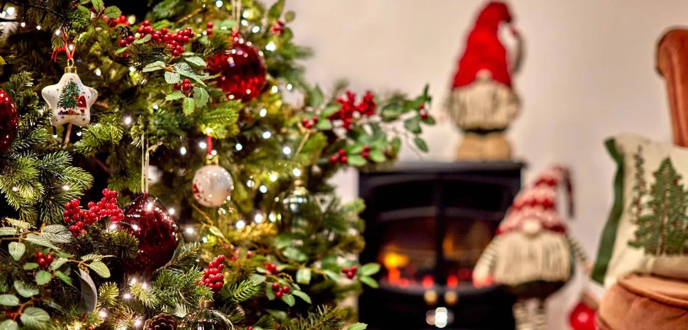 Artificial Christmas Trees & Christmas Tree Lighting – Angela Reed