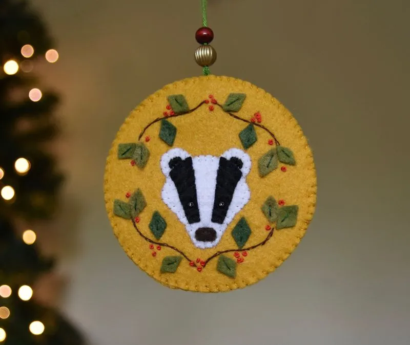 Autumn Badger - Felt Sewing Pattern - Halloween Festive Decoration - Christmas  Tree Ornament