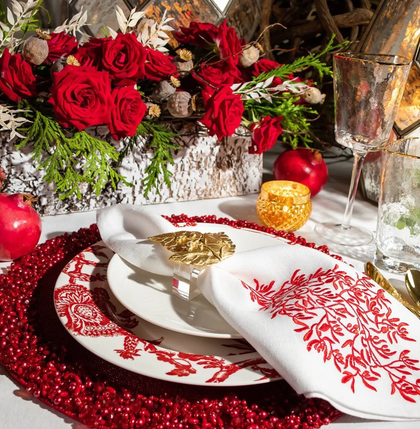 Beautiful Christmas Themed Tablescape Ideas for Christmas Dinner