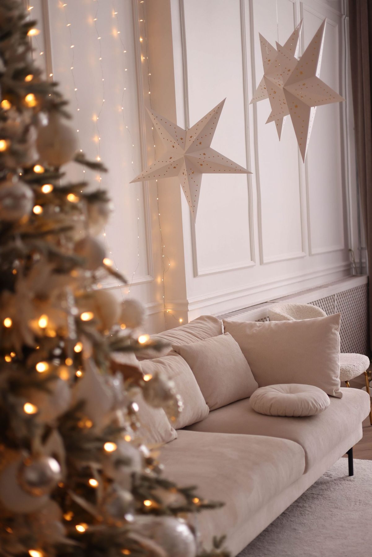 Beautifully decorated living room with a Christmas tree and cozy ambiance.