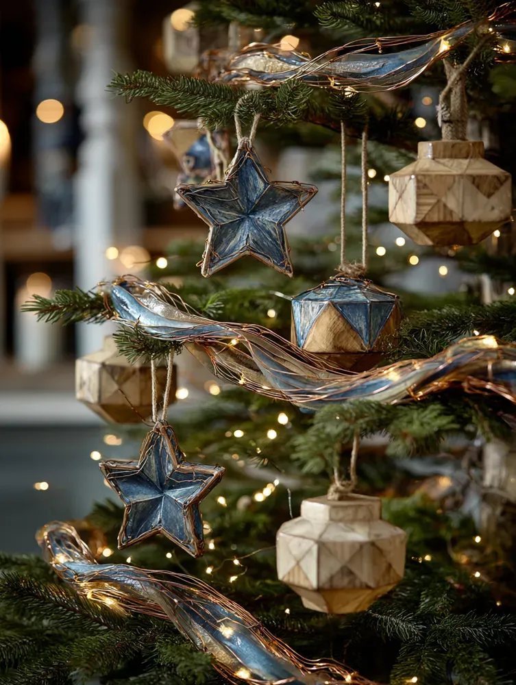 Beyond the Tree: Unexpected Christmas Silhouette Accents 💡