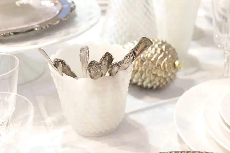blog_GV_AE_Dec19_WinterWhitesTable_detail_MH.jpg
