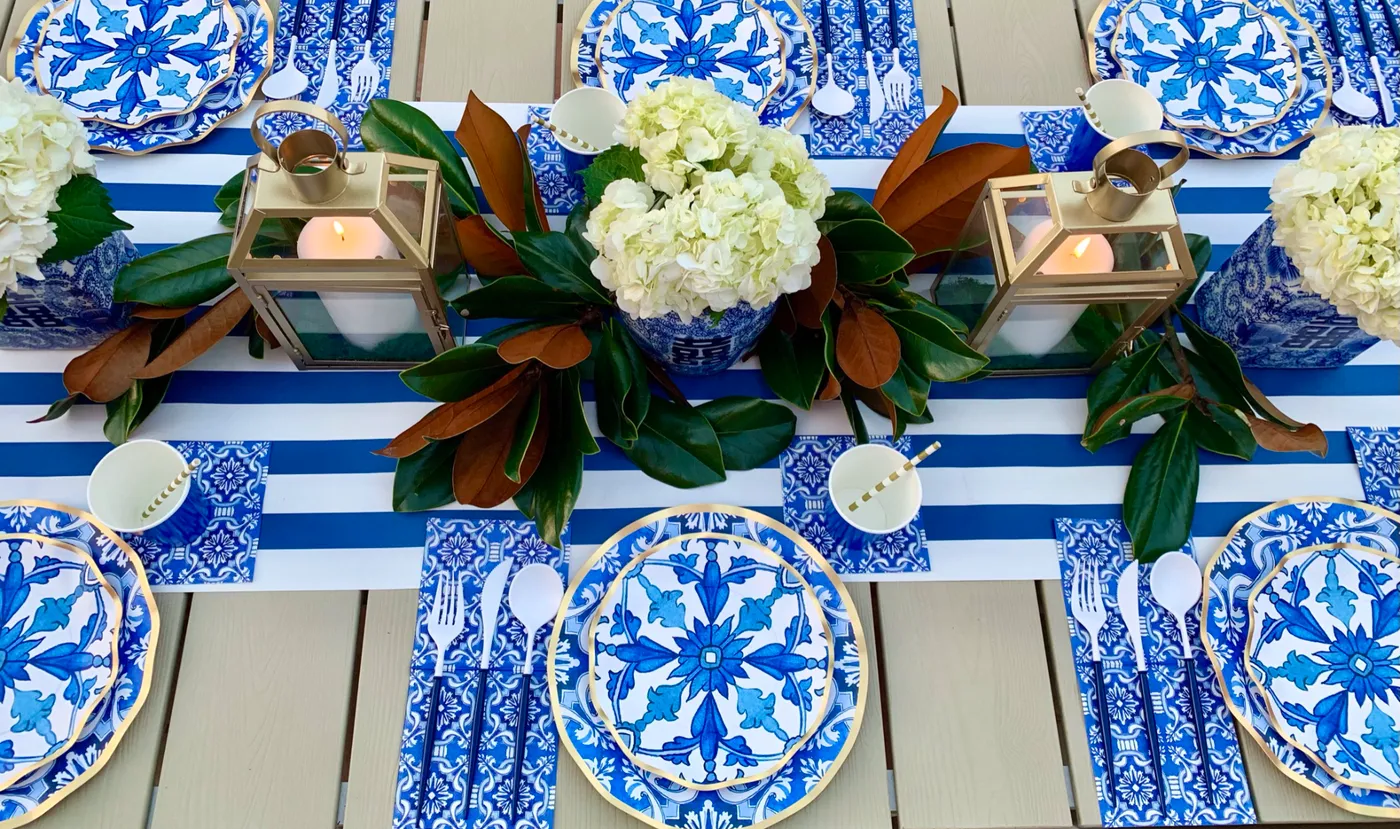 Blue and White Holiday Table Setting Ideas