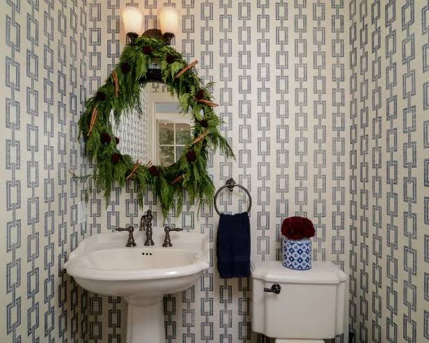 Christmas and Holiday Bathroom Decor Ideas | HGTV