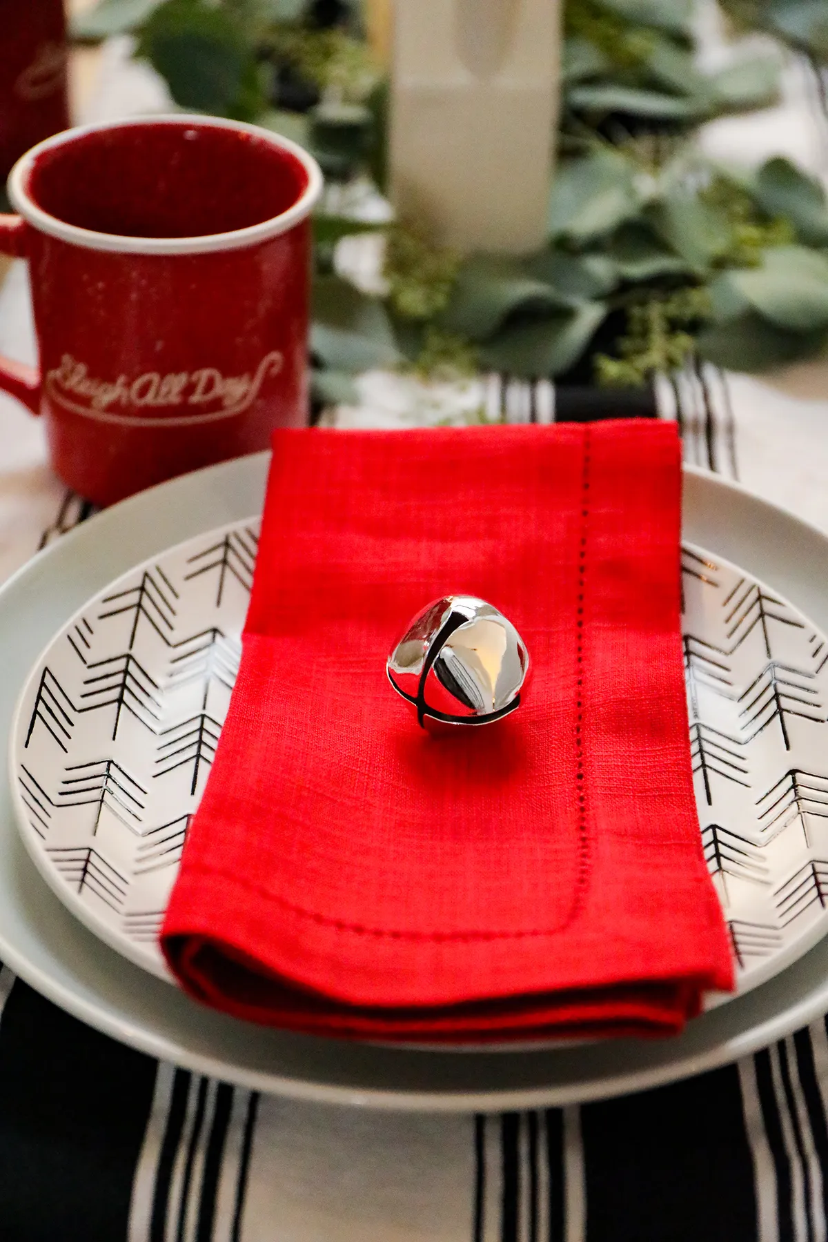 Christmas Brunch Tablescape - Lipgloss and Crayons