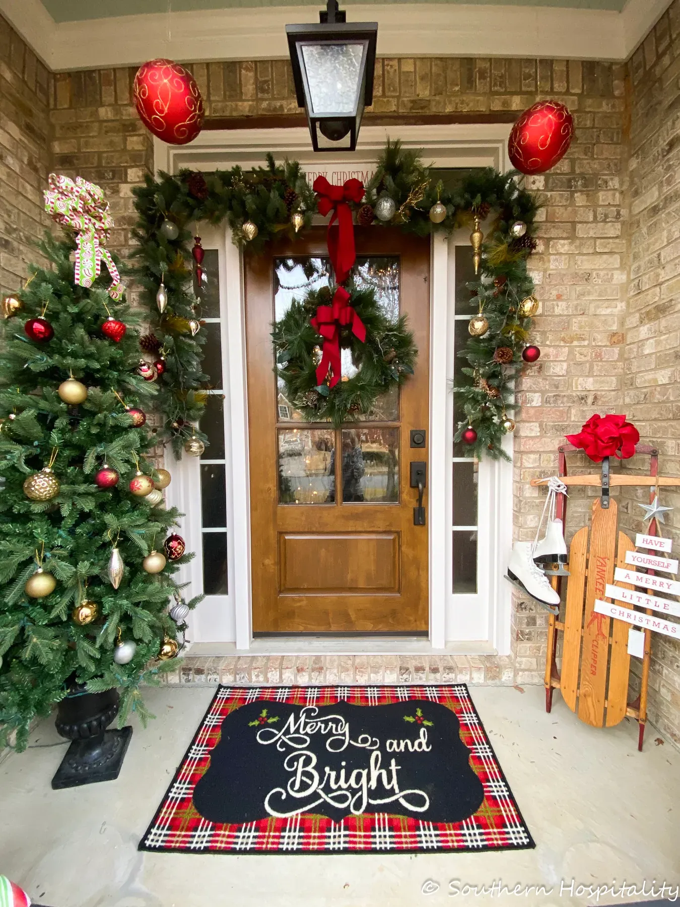 CHRISTMAS DECOR: A FESTIVE FRONT PORCH, USING ORGANICS, HANGING GARLAND AND A BLUE AND GREEN THEME, PLUS GORGEOUS THANKSGIVING CENTERPIECE IDEAS! - CITRINELIVING